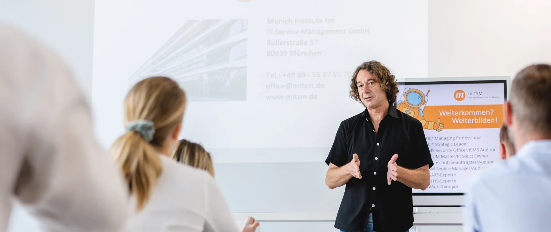 Geschäftsleute bei einer Präsentation zum Business Continuity Management BCM.